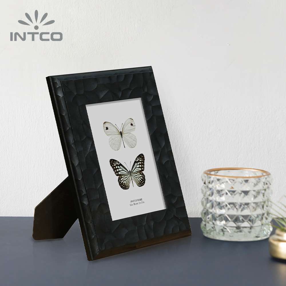 Intco black picture frame is a clean, modern way to present your favorite photo